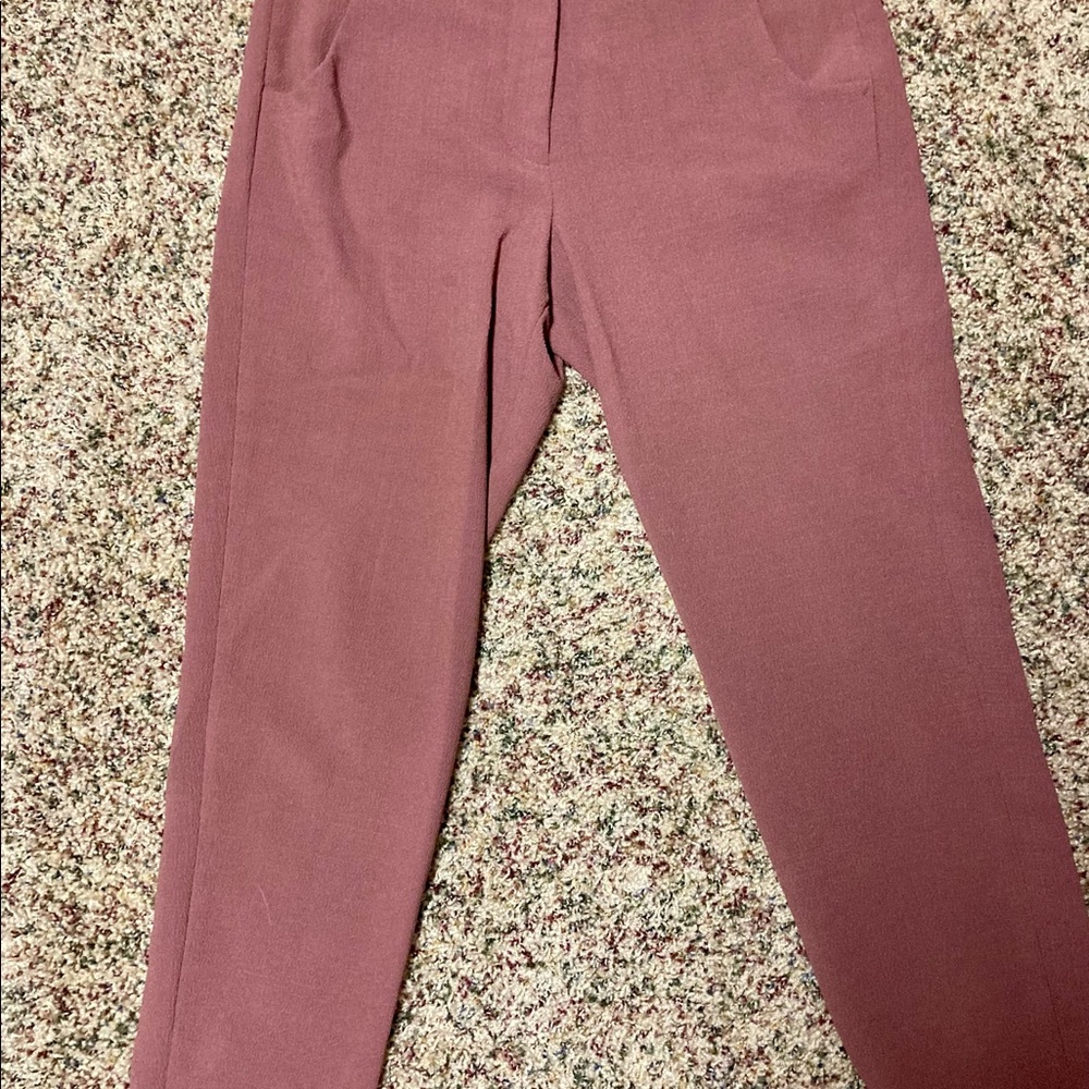 BCBG pink cropped pants